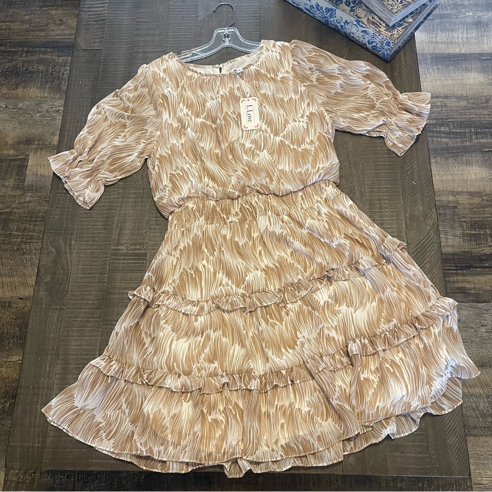 Boutique dress. Size large. Never worn.